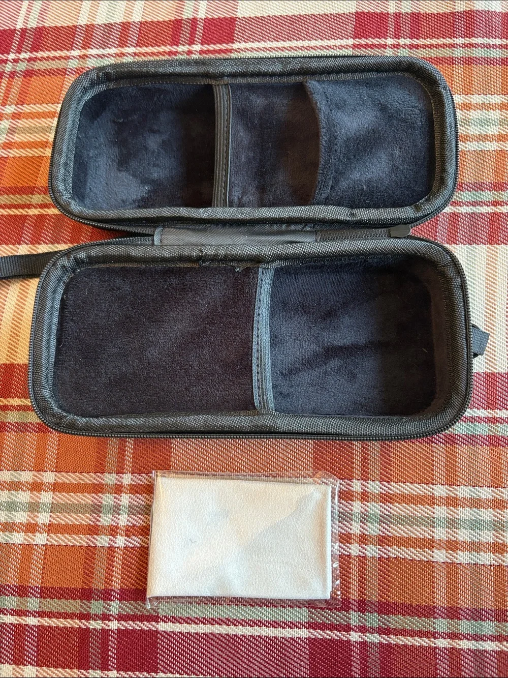 Portable Dual Sunglass Travel Case in Black